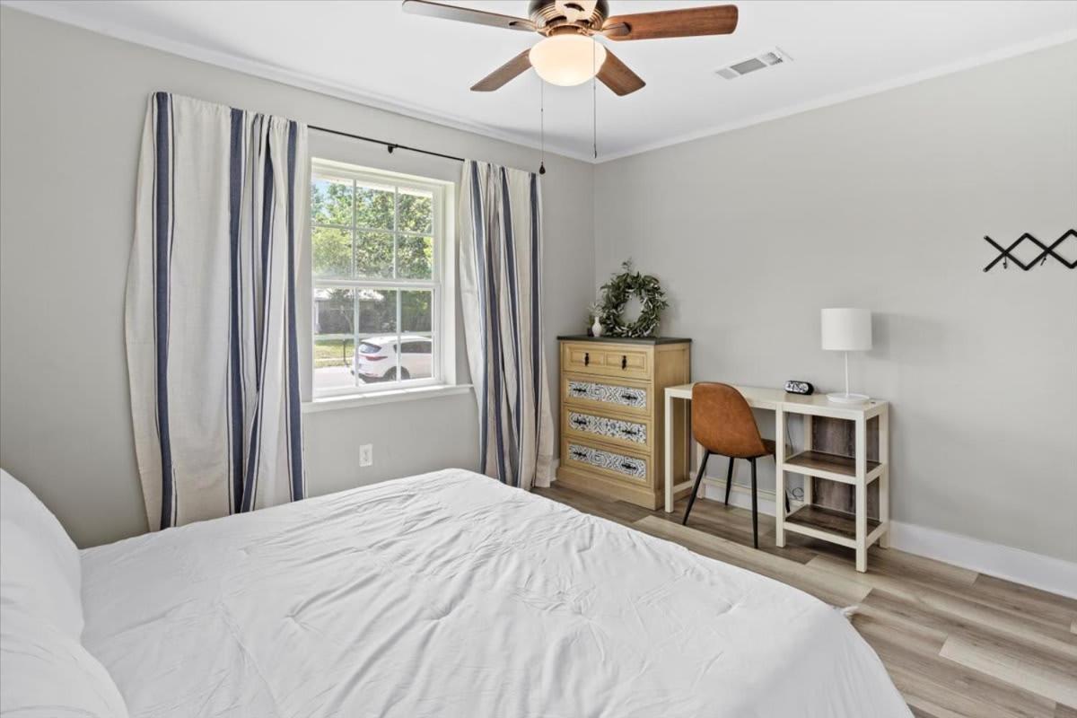 Ranch Home Gem 5Br Home Sleeps 12 With Game Room Gulfport Exteriör bild