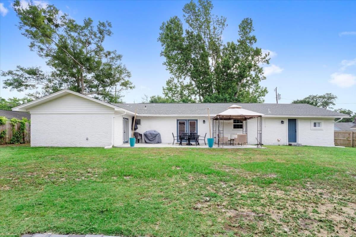 Ranch Home Gem 5Br Home Sleeps 12 With Game Room Gulfport Exteriör bild
