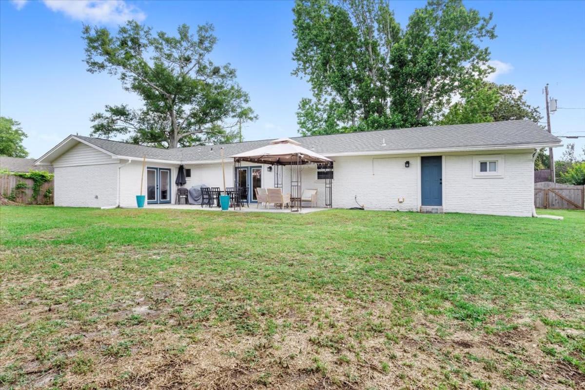 Ranch Home Gem 5Br Home Sleeps 12 With Game Room Gulfport Exteriör bild