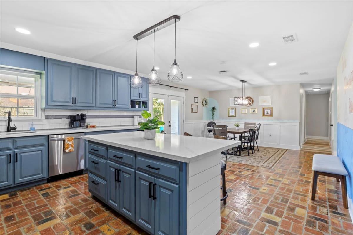 Ranch Home Gem 5Br Home Sleeps 12 With Game Room Gulfport Exteriör bild
