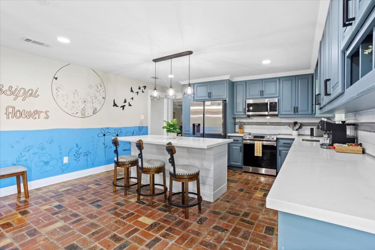 Ranch Home Gem 5Br Home Sleeps 12 With Game Room Gulfport Exteriör bild