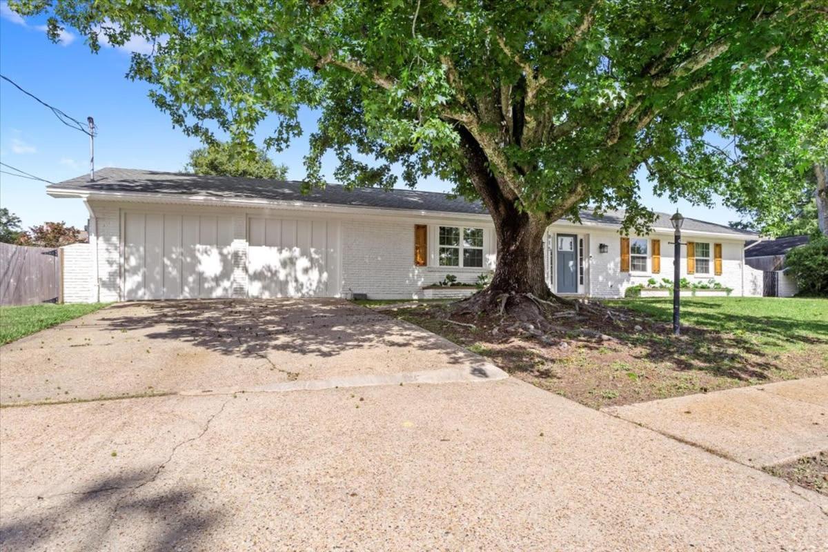 Ranch Home Gem 5Br Home Sleeps 12 With Game Room Gulfport Exteriör bild