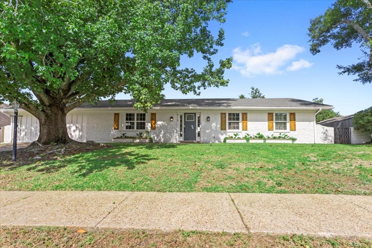 Ranch Home Gem 5Br Home Sleeps 12 With Game Room Gulfport Exteriör bild